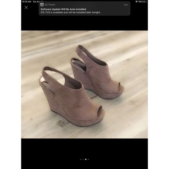 CARLOS SANTANA Taupe Suede Wedge Back Strap Wedge Heels Sz 8.5M - Picture 1 of 3